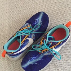 Nike Roshe sneakers . Lightening bolts . Size 6.5